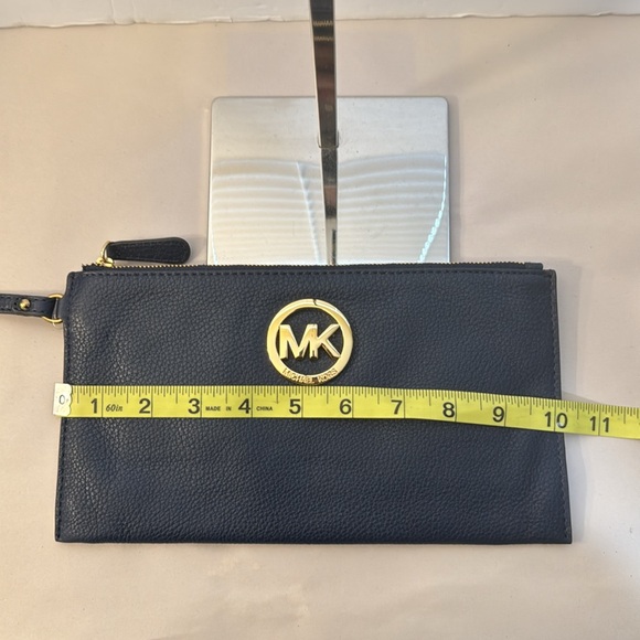 Michael Kors Navy leather wristlet in excellent condition NWT - Picture 8 of 9